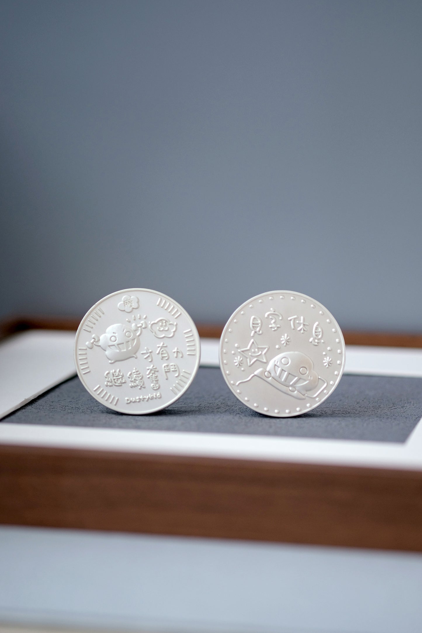塵金幣《見字休息》(白金版)